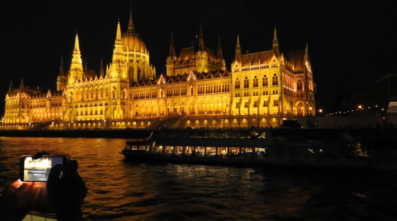 Budapest Danube Budget Boat Tours