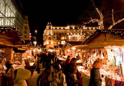 Budapest-Vorosmarty-Square-Christmas-Market-